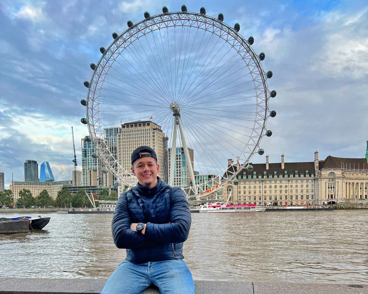 Sebastián Upegui Fernández, cofundador de Bitácora Los Travel Planners, en Londres, Inglaterra